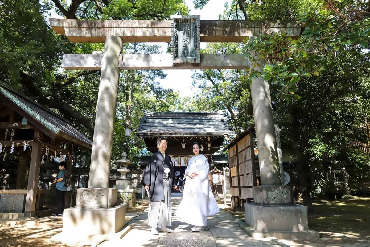 A couple in traditional wedding attire at Akasaka Hikawa Shrine
