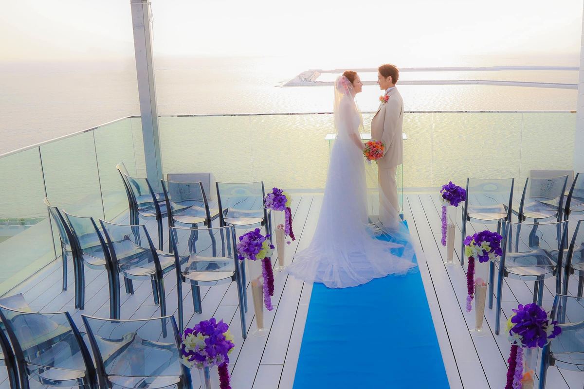 A couple in the rooftop chapel overlooking the sea